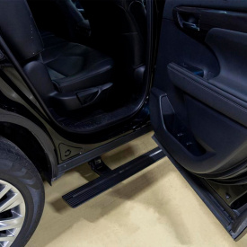 Выдвижные пороги RRS для Toyota Highlander U70 (2019+)