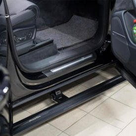 Выдвижные пороги RRS для Audi Q7 4L (2009–2015)