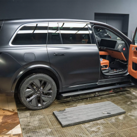 Электрические выдвижные пороги — тюнинг Lixiang