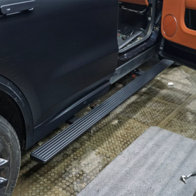 Электрические выдвижные пороги — тюнинг Lixiang