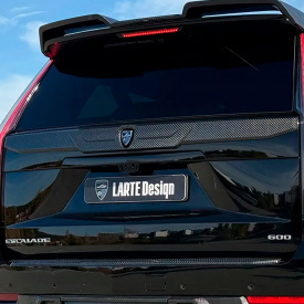 Накладка Esthete на крышку багажника Cadillac Escalade 5 (2024+, рестайлинг)