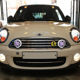 Шильдики на решетку радиатора - 57 вариантов Benlogic Smily на MINI