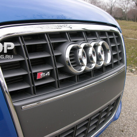 Шильдик в решетку радиатора S4 70х23 на Audi A4