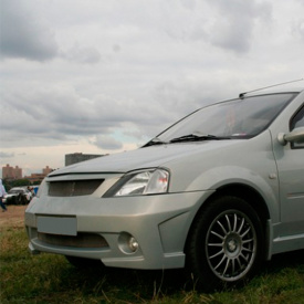 Передний бампер Street на Renault Logan