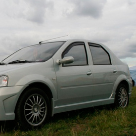 Накладки на пороги Street на Renault Logan