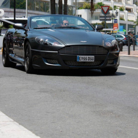 Передний бампер KAHN Design на Aston Martin DB9 1