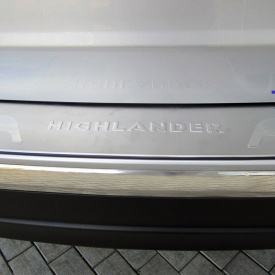 Накладка на задний бампер на Toyota Highlander 2