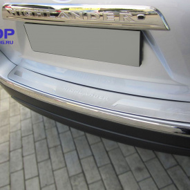 Накладка на задний бампер на Toyota Highlander 2