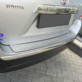 Накладка на задний бампер на Toyota Highlander 2