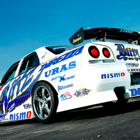 Задний бампер Uras на Nissan Skyline R34