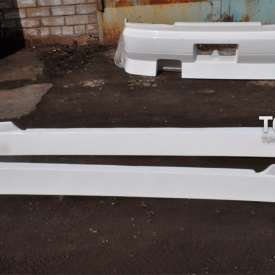 Комплект порогов Uras на Nissan Skyline R34