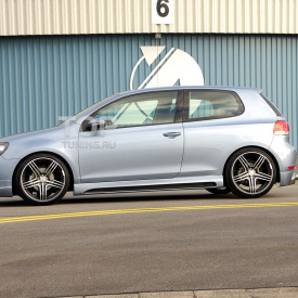 Накладки на пороги Rieger Lite на VW Golf 6