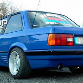 Накладки на пороги Zender Coupe на BMW 3 E30