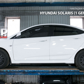 Накладки на пороги Zeus на Hyundai Solaris