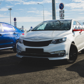 Центральная вставка клыков Element на Kia Rio 3