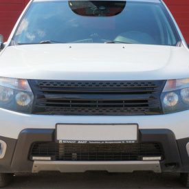 Декоративные облицовки ПТФ на Renault Duster 1