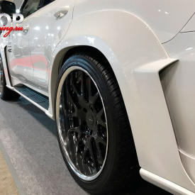 Расширители крыльев Artisan на Lexus LX570 UJR 200