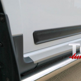 Узкие молдинги на двери Renault Duster 1