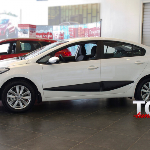 Широкие молдинги на двери Bastion  на Kia Cerato 3