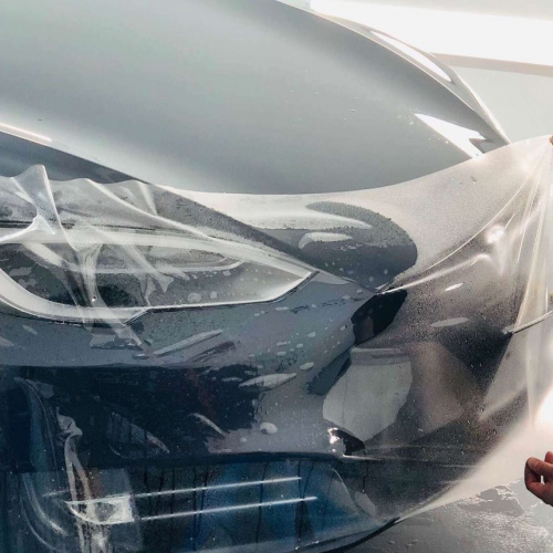 Бронирование зон риска авто антигравийной пленкой