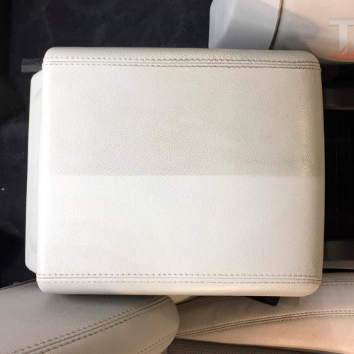 Химчистка подлокотника автомобиля