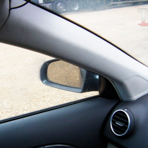 Химчистка дверной стойки авто