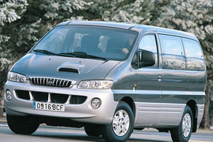 Hyundai H-1 Starex   