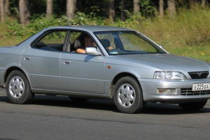 Toyota Vista V40 седан  