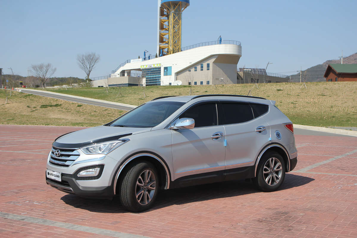 Установленный комплект дефлекторов на Хёндай Санта Фе 3 Дефлекторы на окна на Hyundai Santa Fe 2012?н.в.