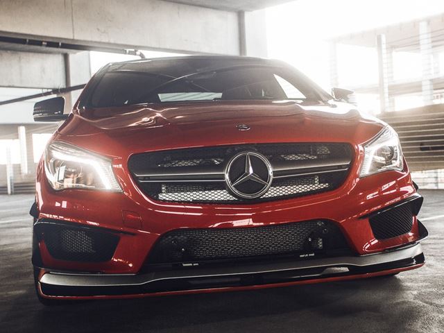 Горячий RevoZport Mercedes-Benz CLA45 AMG от Vivid Racing
