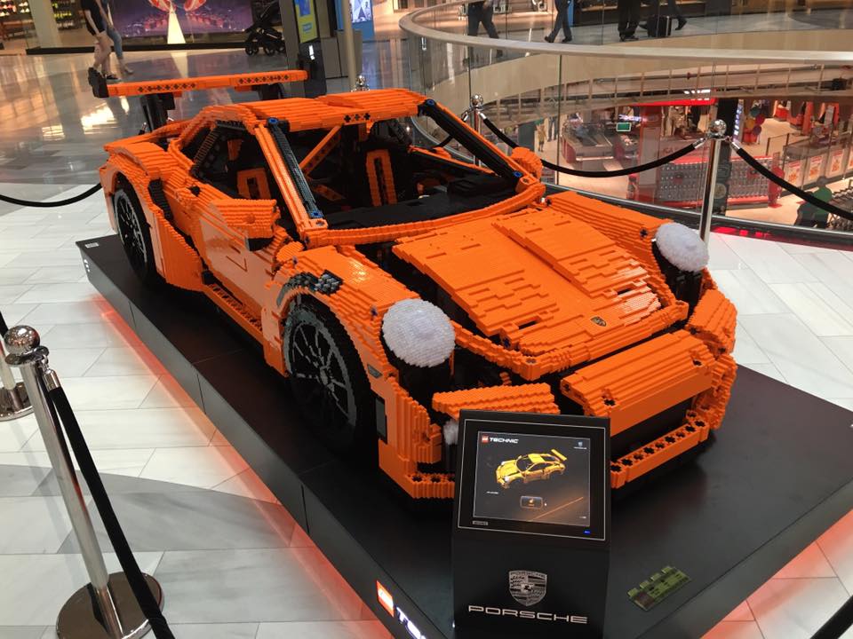 Эпичный полноразмерный Porsche 911 GT3 RS из лего