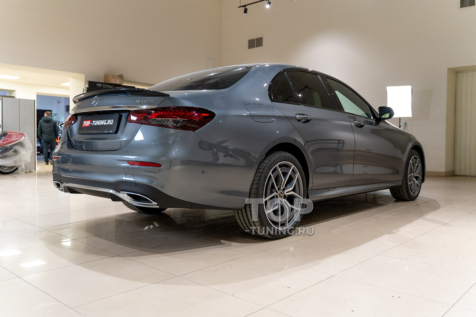 Тюнинг спойлер на крышку багажника для Мерседес Е класс 2020+ 