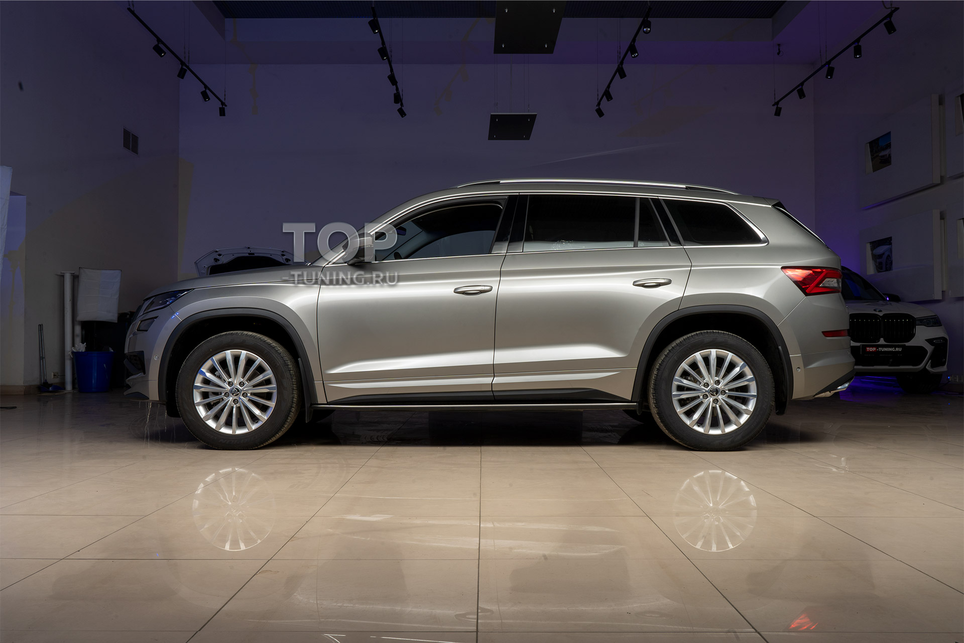 Оригинальные аксессуары для Шкода Кодьяк 1 – Накладки на двери в цвет кузова