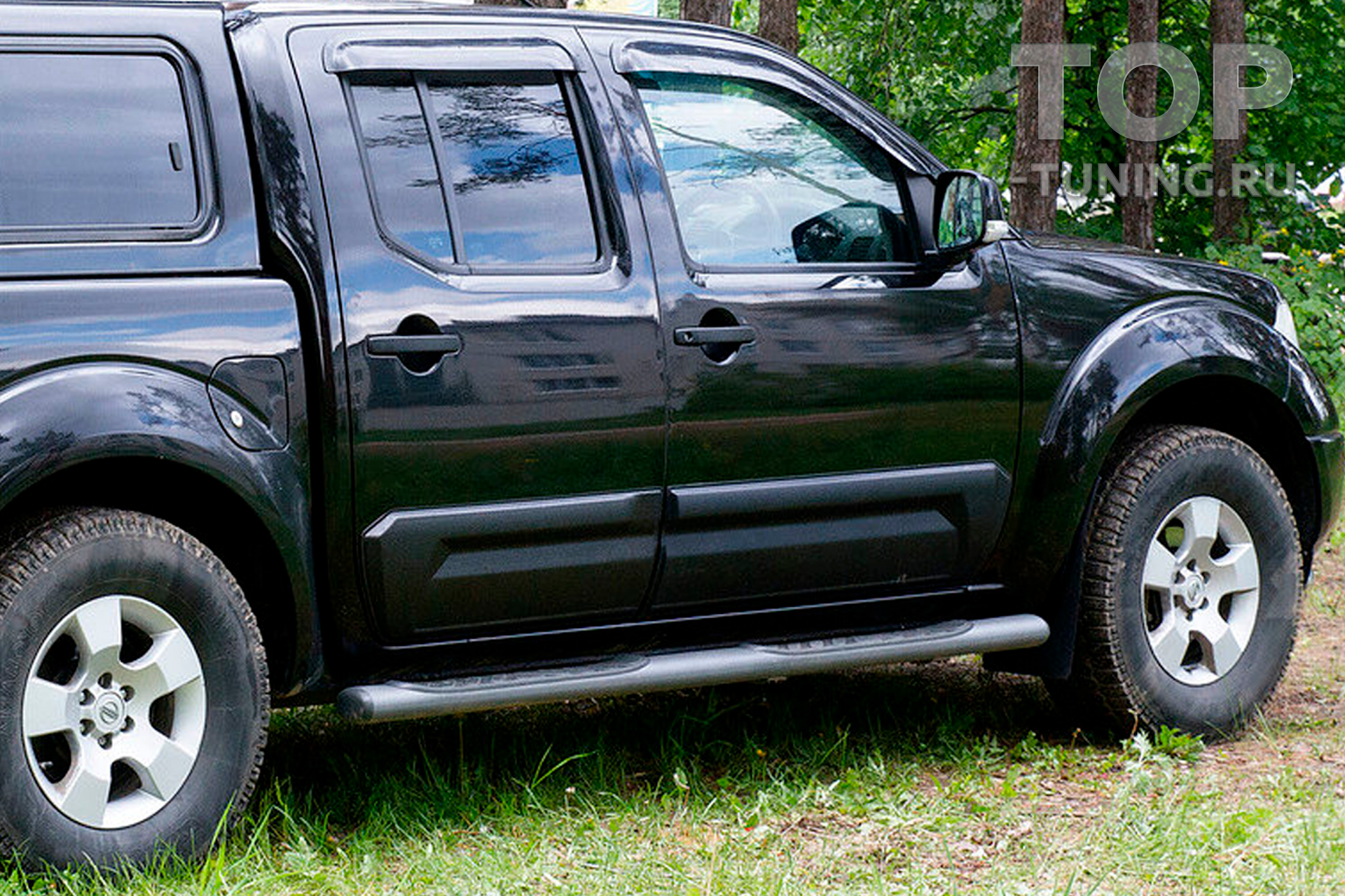 11540 Широкие молдинги Bastion PRO на двери Nissan Navara D40