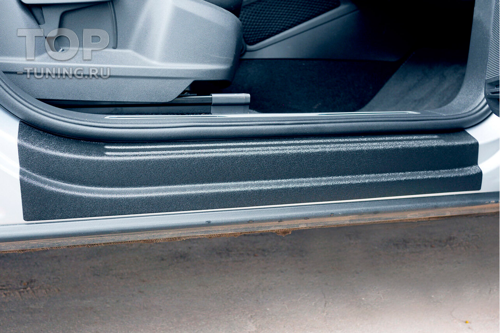 Накладки на внутренние пороги дверей Volkswagen Tiguan 2017-2020