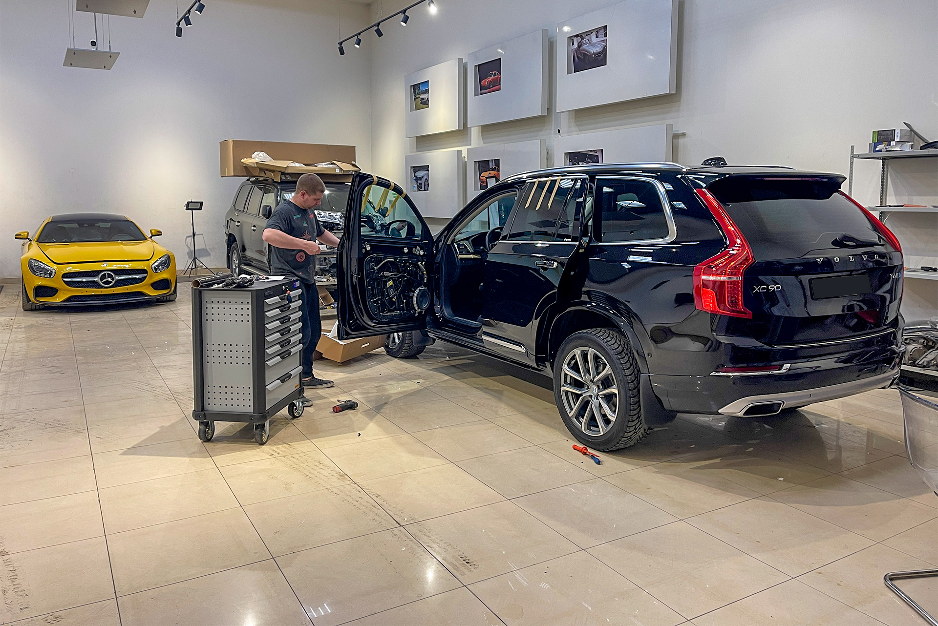 Комплект из четырех доводчиков дверей для дооснащения Volvo XC90 / XC60. Оперативная доставка. Установка 12012 Доводчики дверей Smart Lock для Volvo XC90 II, XC60 II