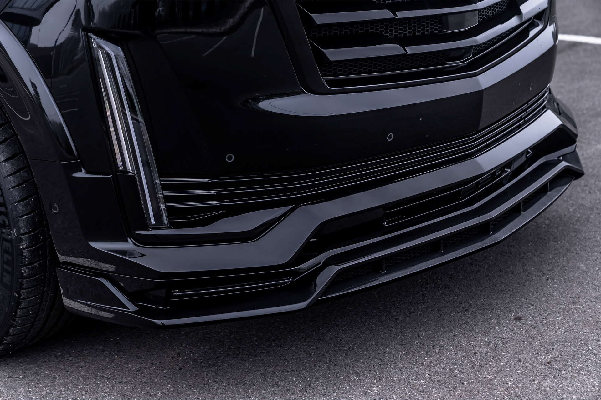 Юбка Miriada для тюнинга переднего бампера Кадиллак Эскалейд 5 купить 12294 Двойной сплиттер Miriada для переднего бампера Cadillac Escalade V