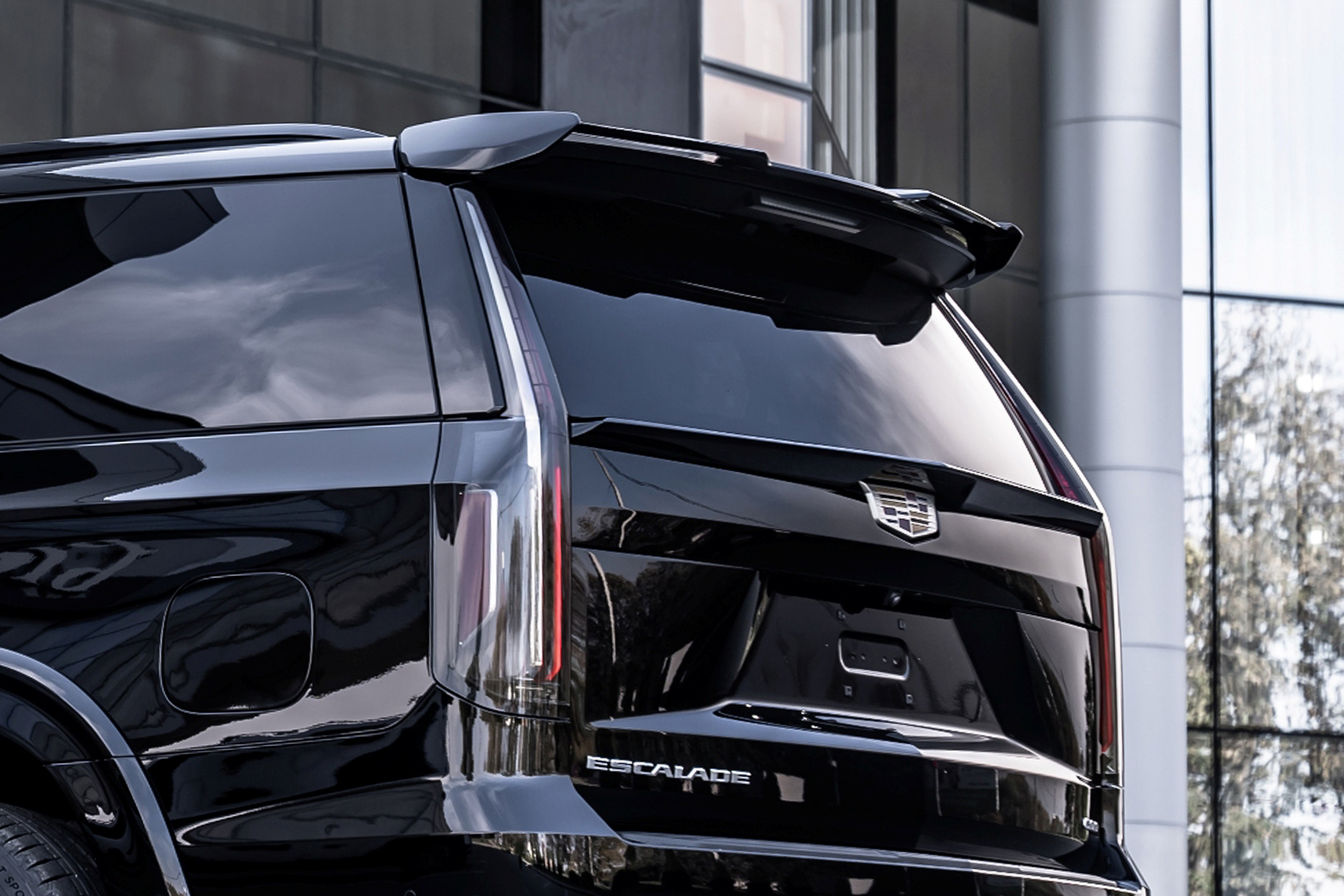 Тюнинг Кадиллак Эскалейд  (5 Gen; 2020+) - Верхний спойлер - обвес Miriada