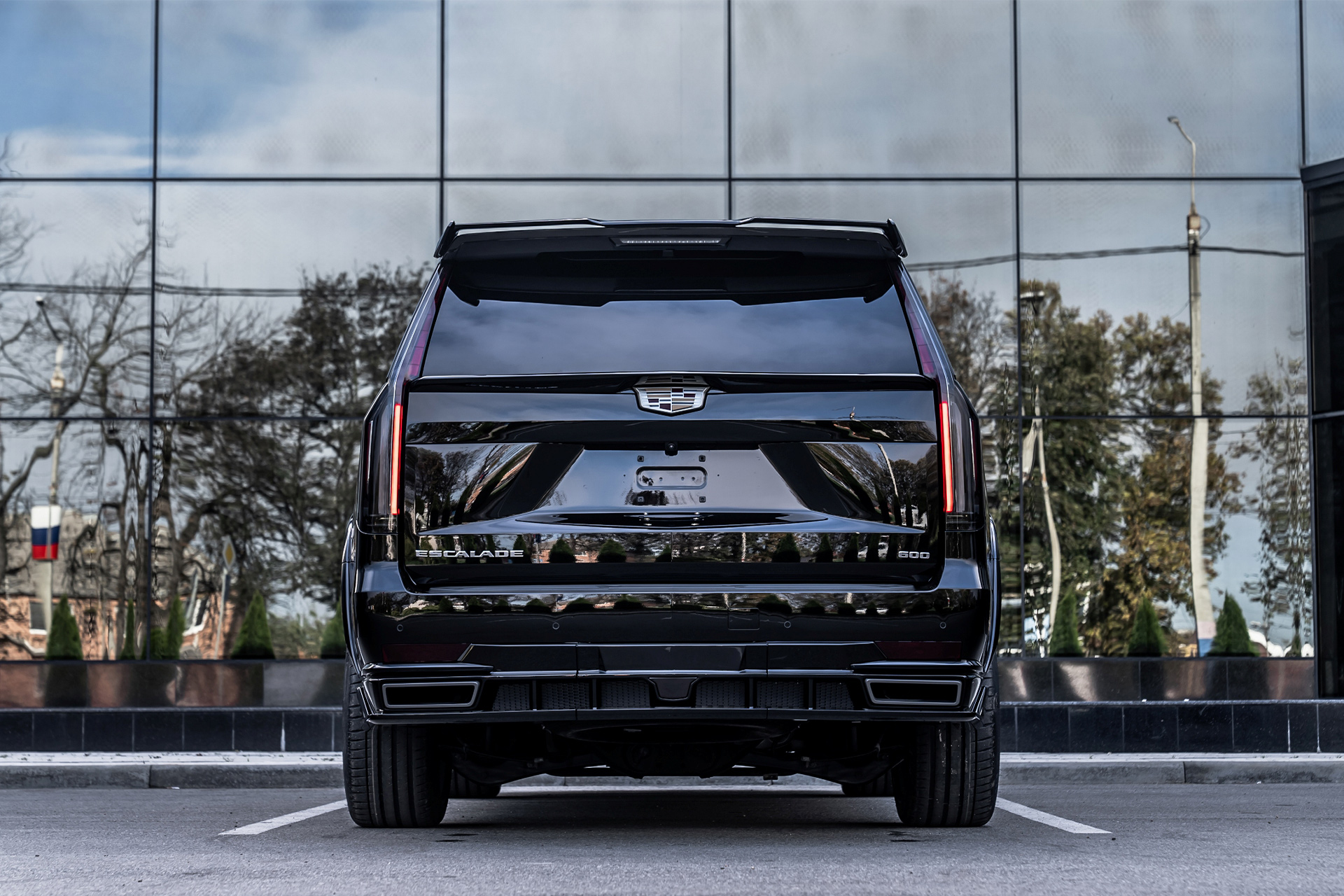 12300 Верхний спойлер Miriada для Cadillac Escalade V