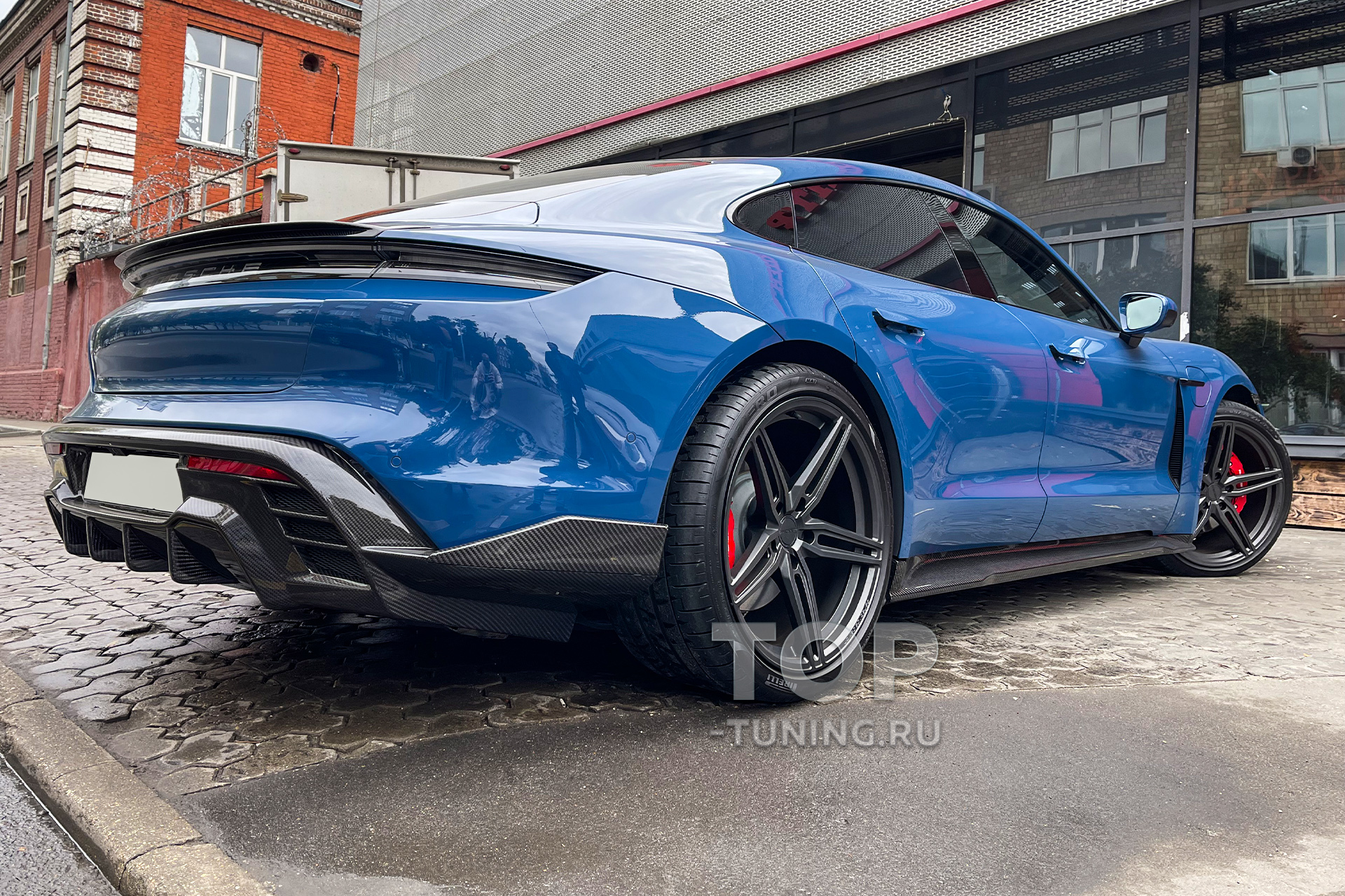 Спортивная юбка Renegade для заднего бампера Порше Тайкан