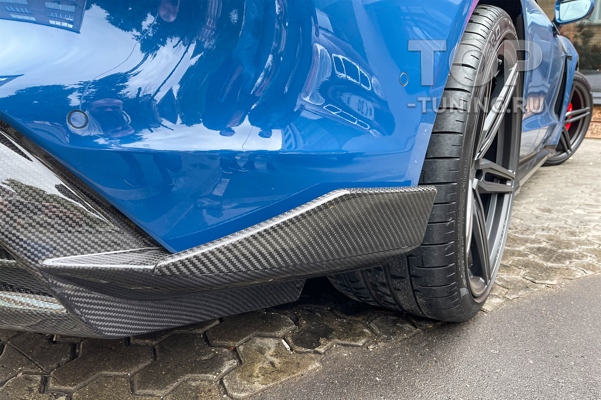 Тюнинг диффузор со встроенными боковыми элеронами Renegade на задний бампер Porsche Taycan