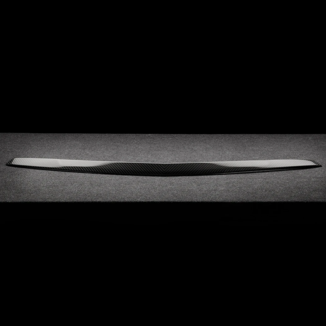 12331 Карбоновая накладка на капот LARTE Design Esthete для Cadillac Escalade 5