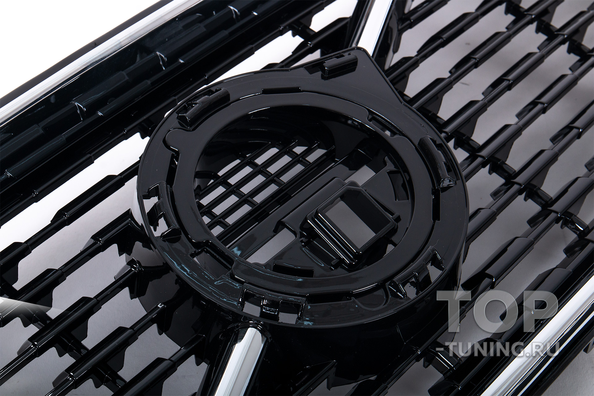 Решетка радиатора R-Design для Volvo XC90. Хромированная окантовка, черные вставки. Просто монтаж. Технические характеристики и фото. Установка в Топ Тюнинг