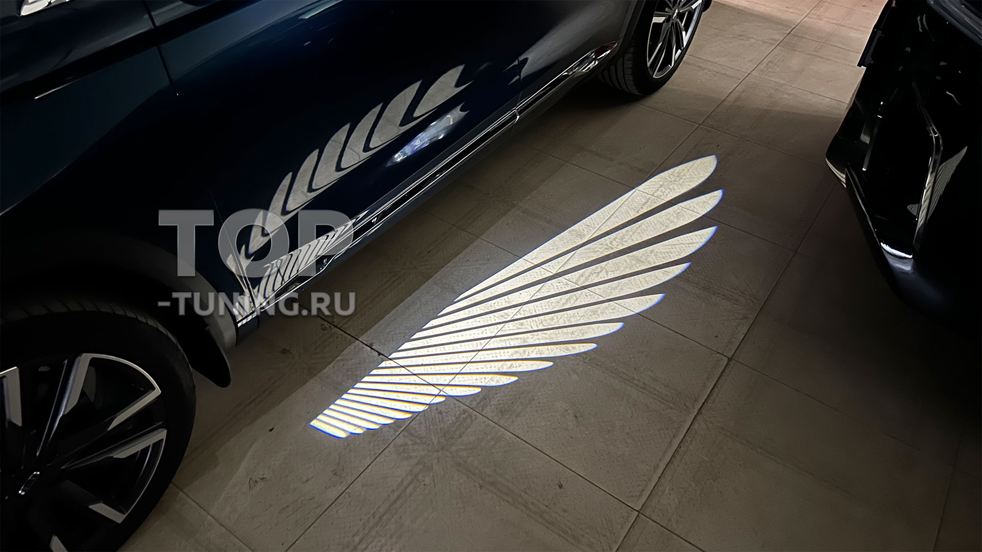 Обзор комплекта вежливой подсветки пола Angel Wings для Джили Монджаро; Видео, галерея и примеры установки. Инструкция по монтажу. Наличие и цена и состав набора