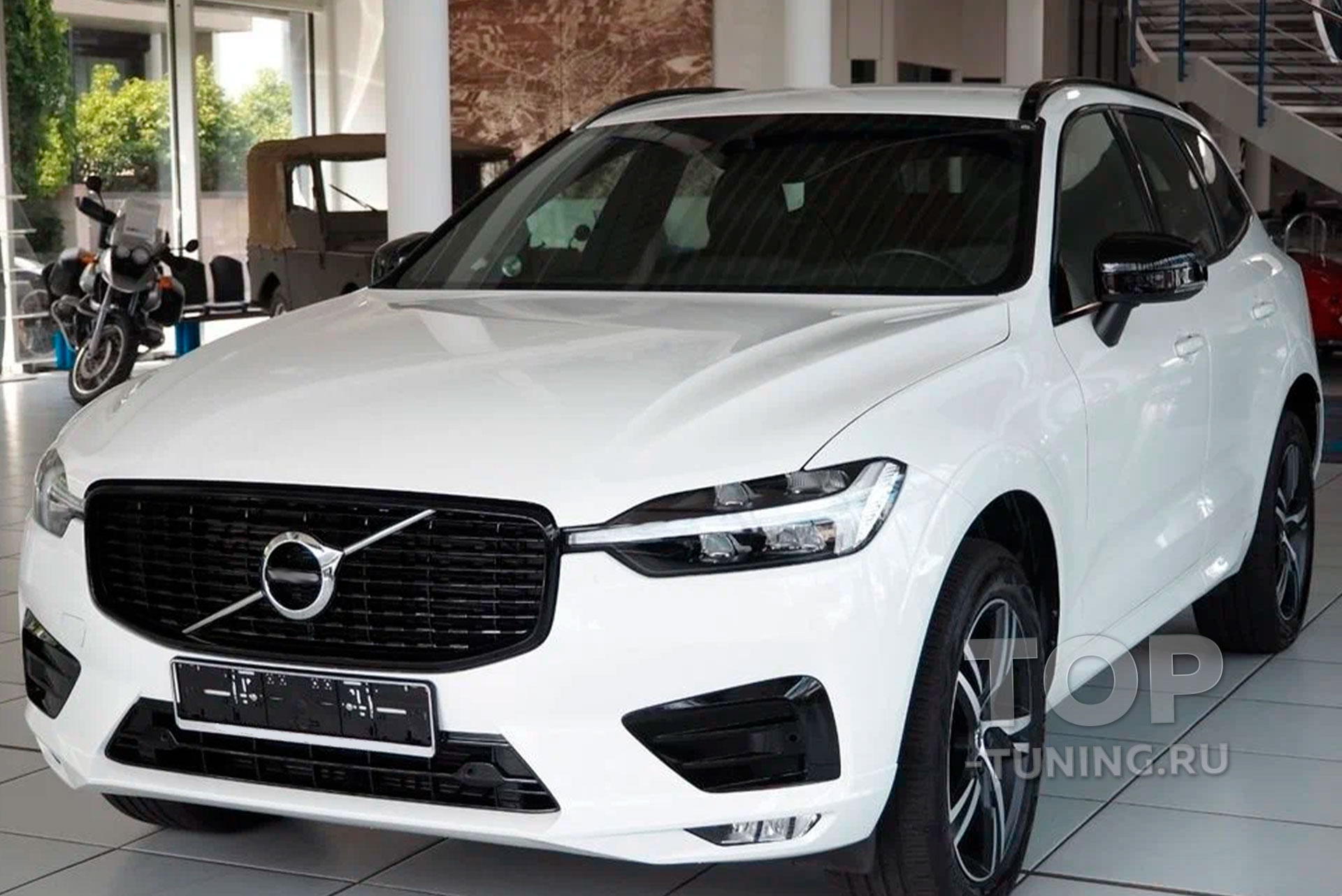 Черная решетка радиатора R-Design для Volvo XC60 II (17-21)  купить в Топ-тюнинг. цена