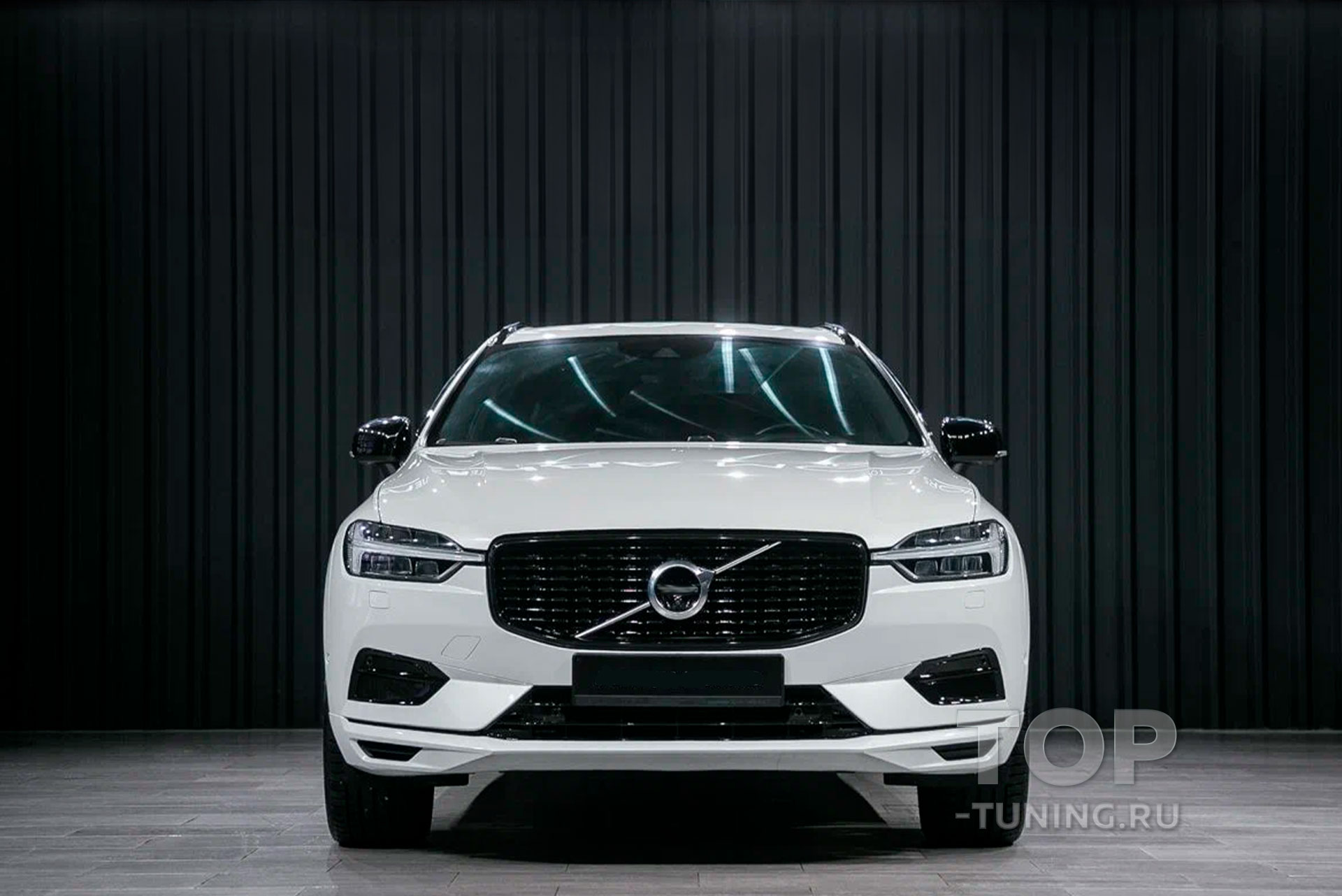 Черная решетка радиатора R-Design для Volvo XC60 II (17-21)  купить в Топ-тюнинг. цена