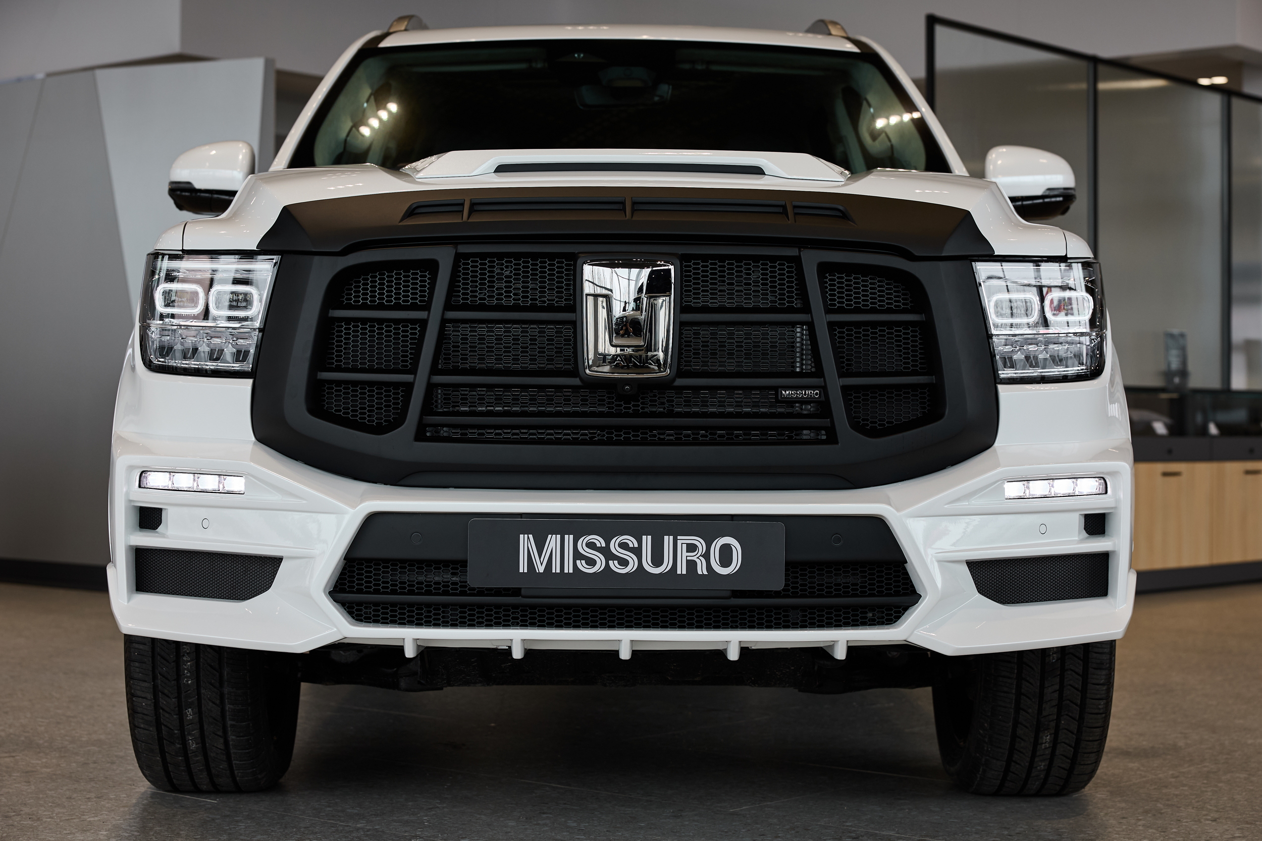 13199 Передняя накладка Missuro Larte Design на капот — тюнинг Tank 500 Накладка на переднюю часть капота Миссуро Ларт Дизайн для Танк 500 Стеклопластик | Цвет по заводским кодам | Премиум