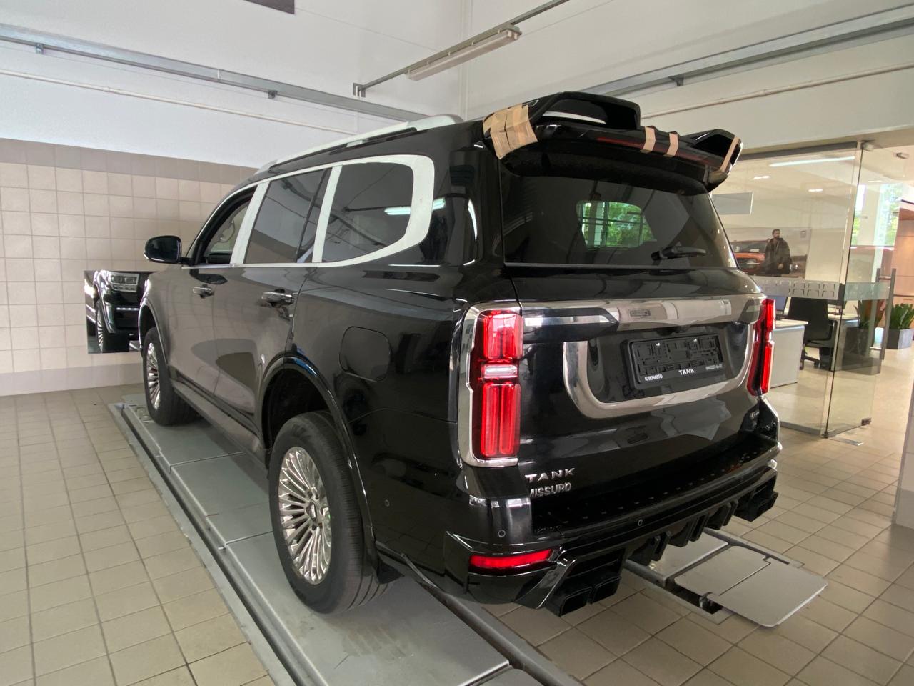 Верхний спойлер  Миссуро Ларт Дизайн для Танк 500 Цвет по заводскому коду | Премиум |  Стеклопластик | C эмблемой