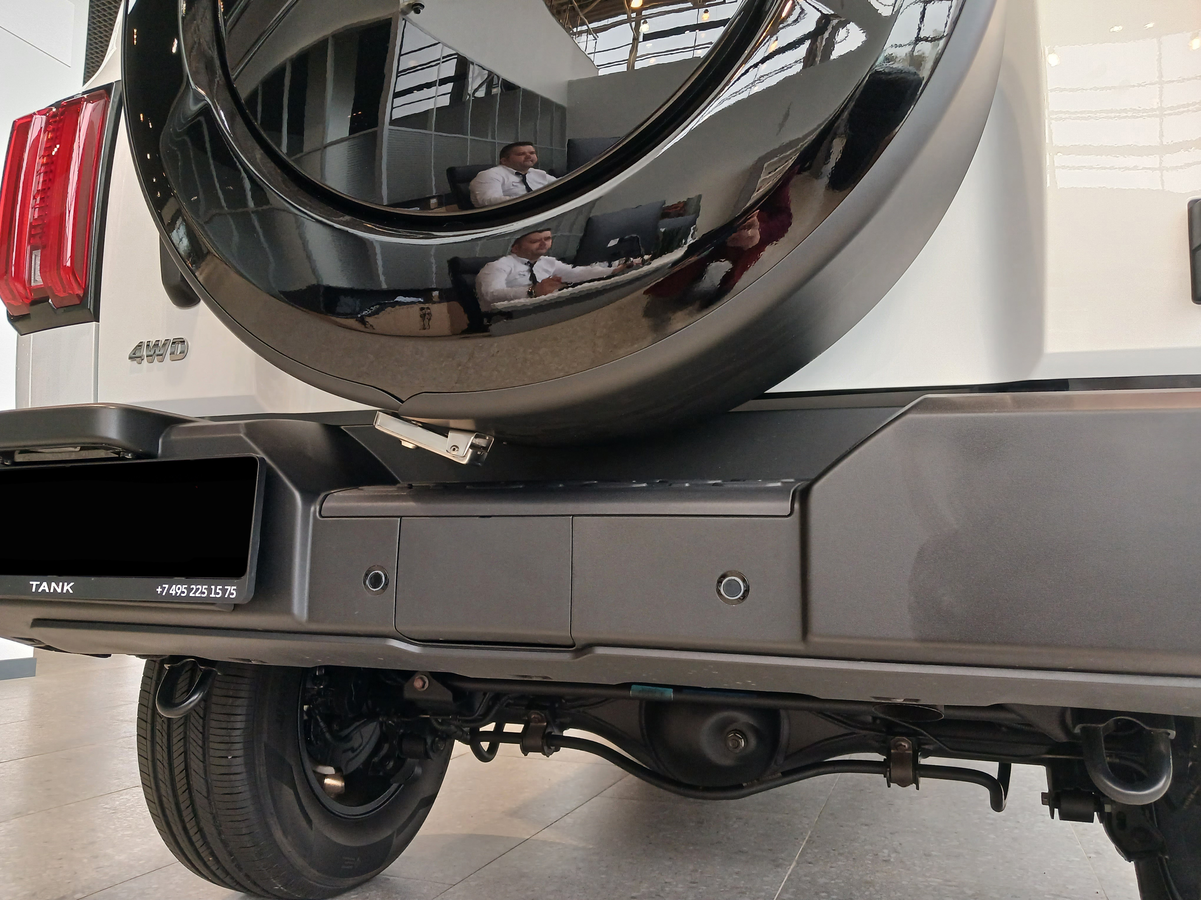 13219 Бокс Inline (265/65 R17) для запасного колеса Tank 300