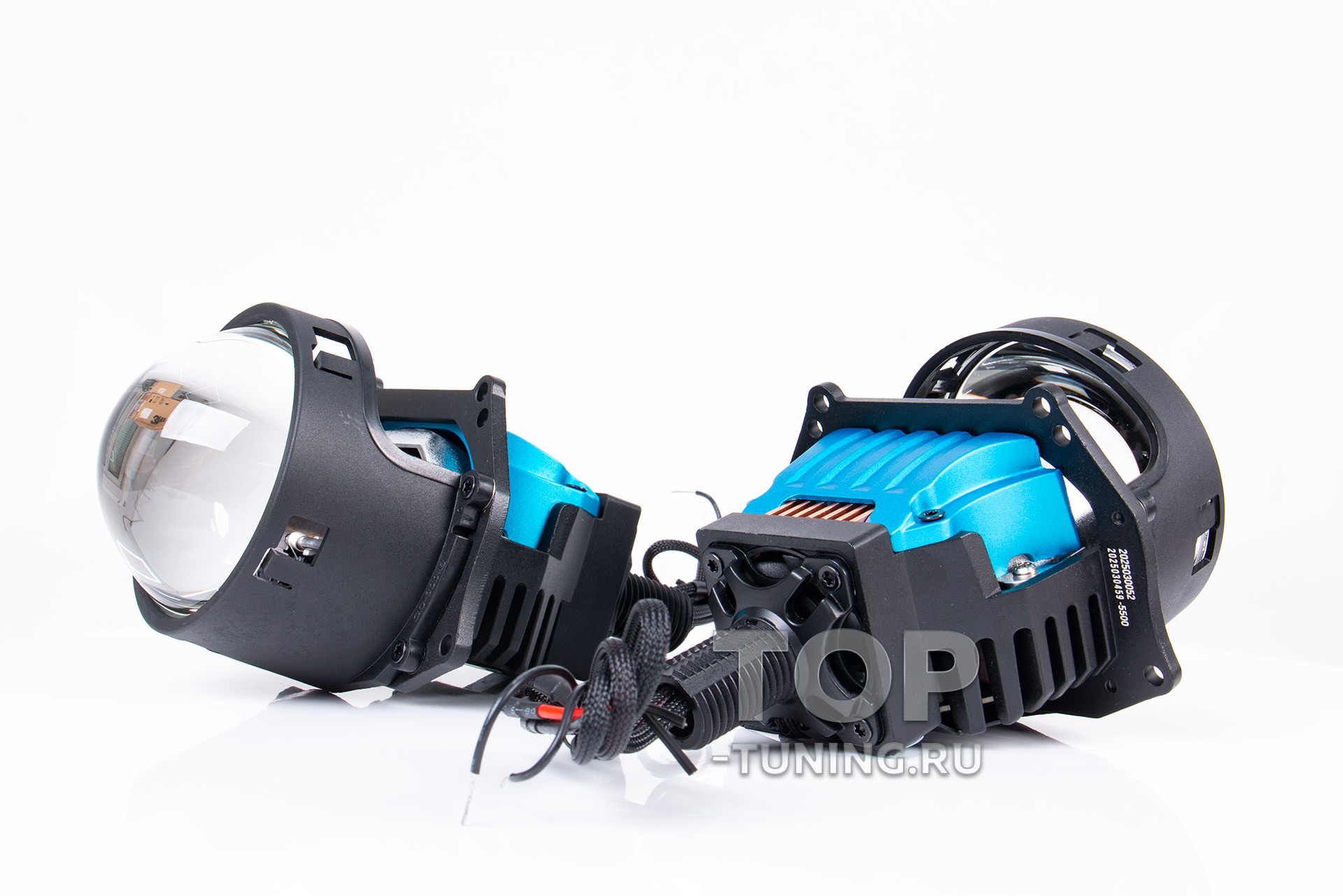 Светодиодные двухрежимные линзы MTF Cyber Light 2.0 проекторного типа (ближний/дальний свет) круглой формы для автомобилей Комплект - 2 шт / 5500К (Холодный, белый) / Ближний - 52W / Дальний - 67W / 4200 lm / 12V / Hella 3